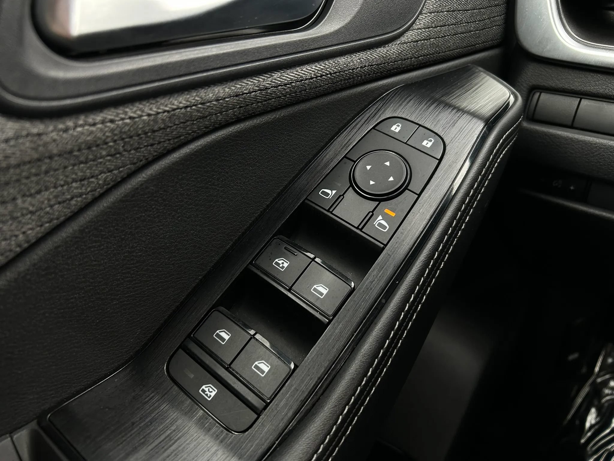 Used 2022 Nissan Rogue SV AWD/4WD image 8