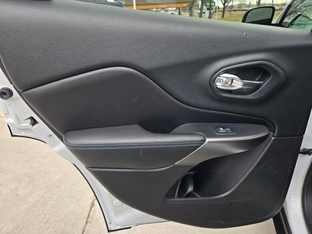 Used 2019 Jeep Cherokee Latitude w/ Popular Appearance Group image 30