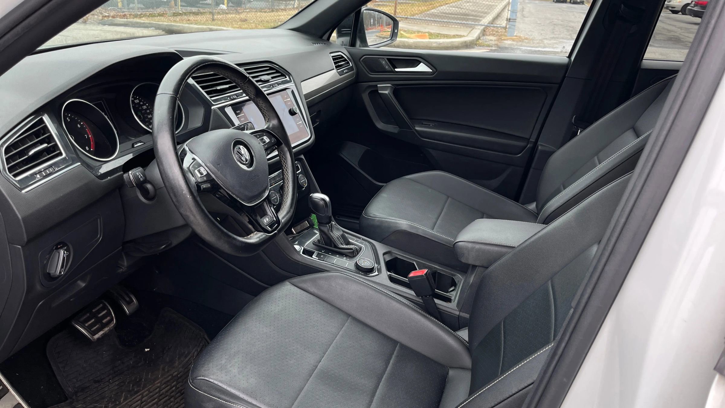 Used 2021 Volkswagen Tiguan SE R-Line image 15