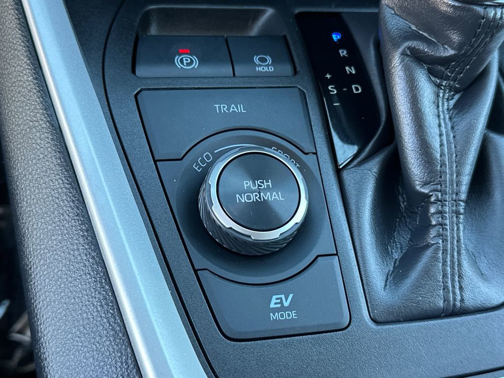 Used 2025 Toyota RAV4 XLE image 28