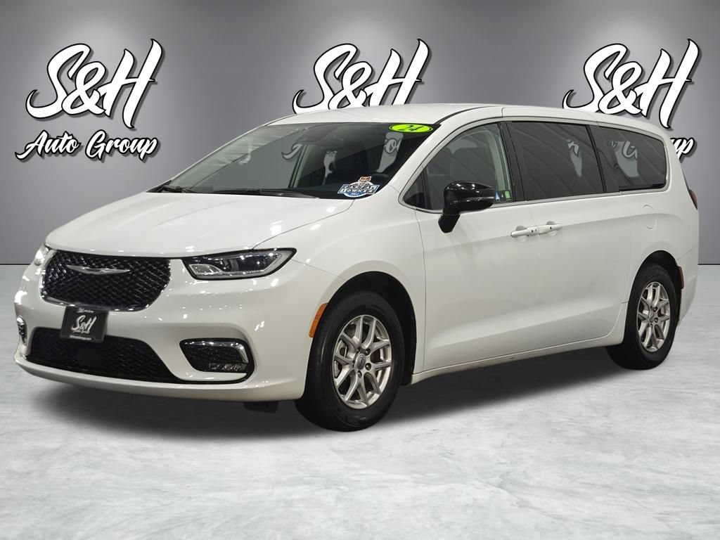 Used 2024 Chrysler Pacifica Touring-L FWD image 12