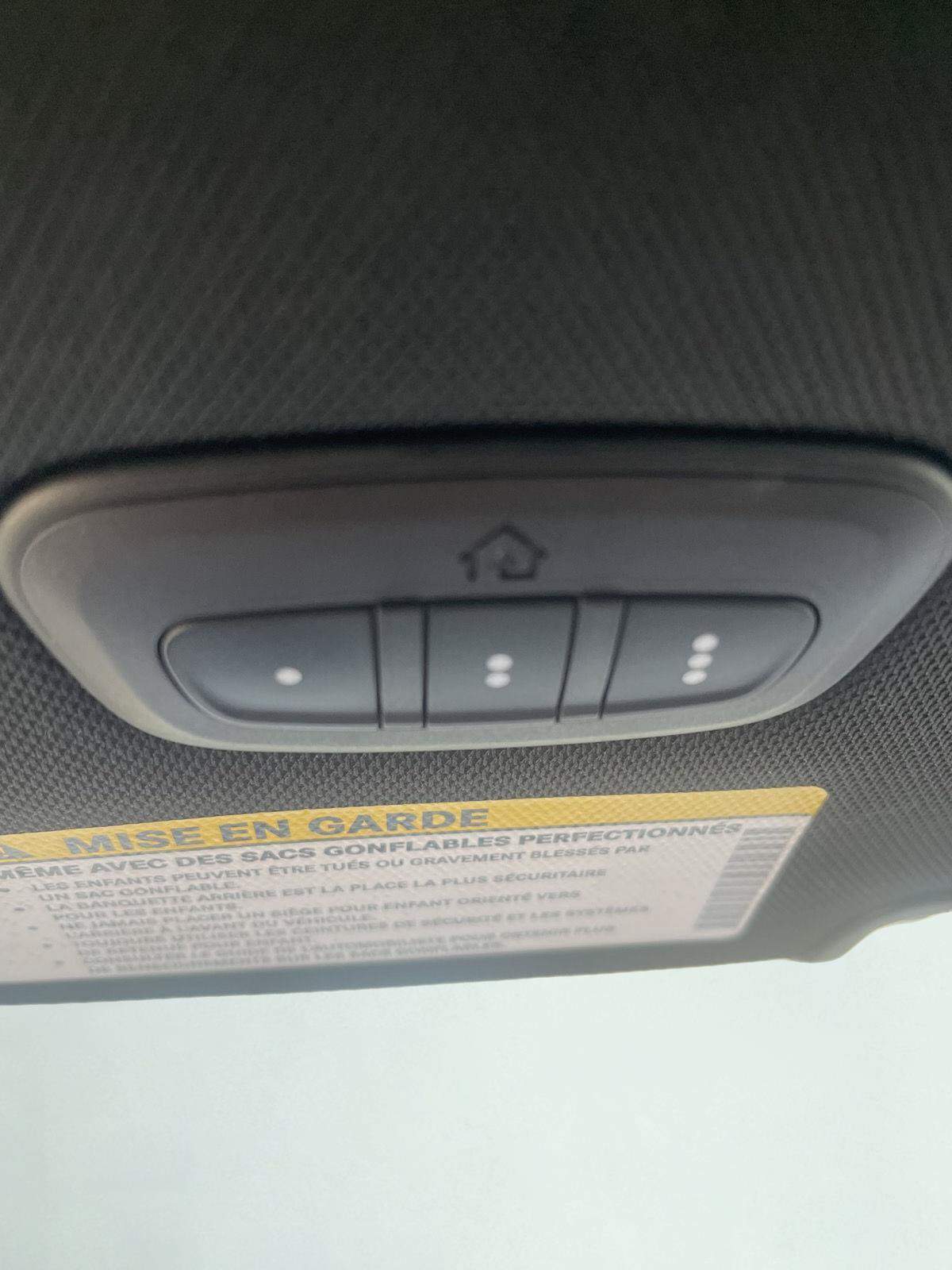 Used 2023 Chrysler Pacifica Limited w/ Uconnect Theater Family Group FWD image 20