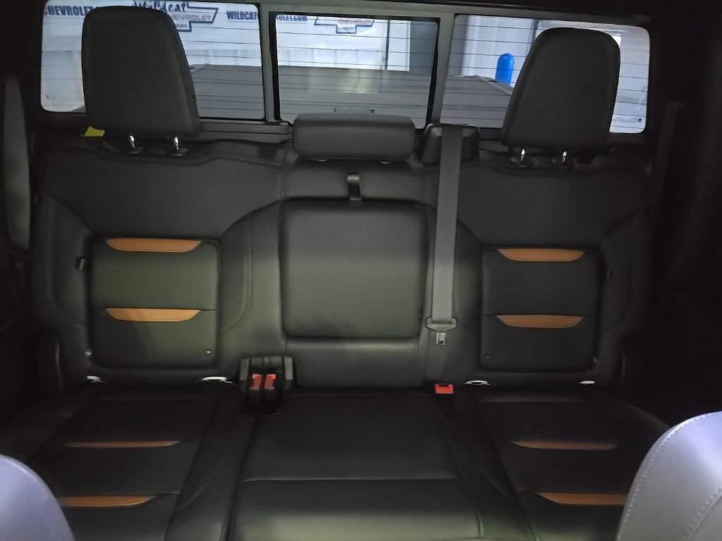 Used 2024 GMC Sierra 1500 AT4 w/ Technology Package image 18