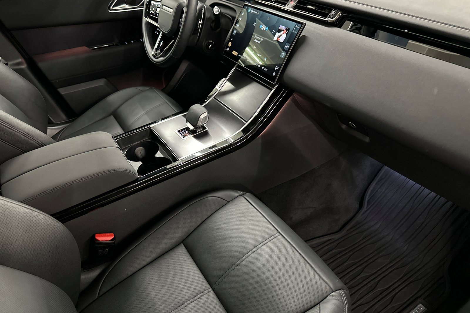 Used 2026 Land Rover Range Rover Velar Dynamic SE image 31