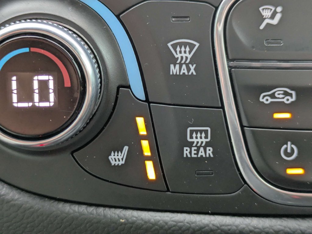 Used 2022 Chevrolet Equinox RS w/ RS Leather Package FWD image 26
