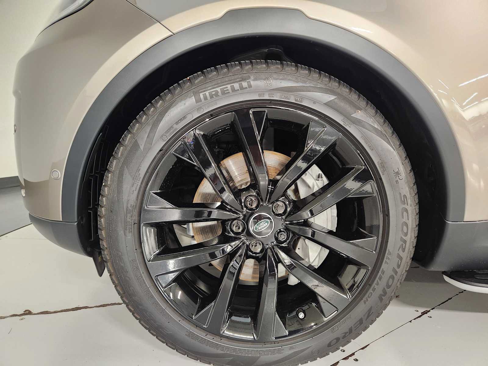 Used 2026 Land Rover Discovery S AWD/4WD image 8