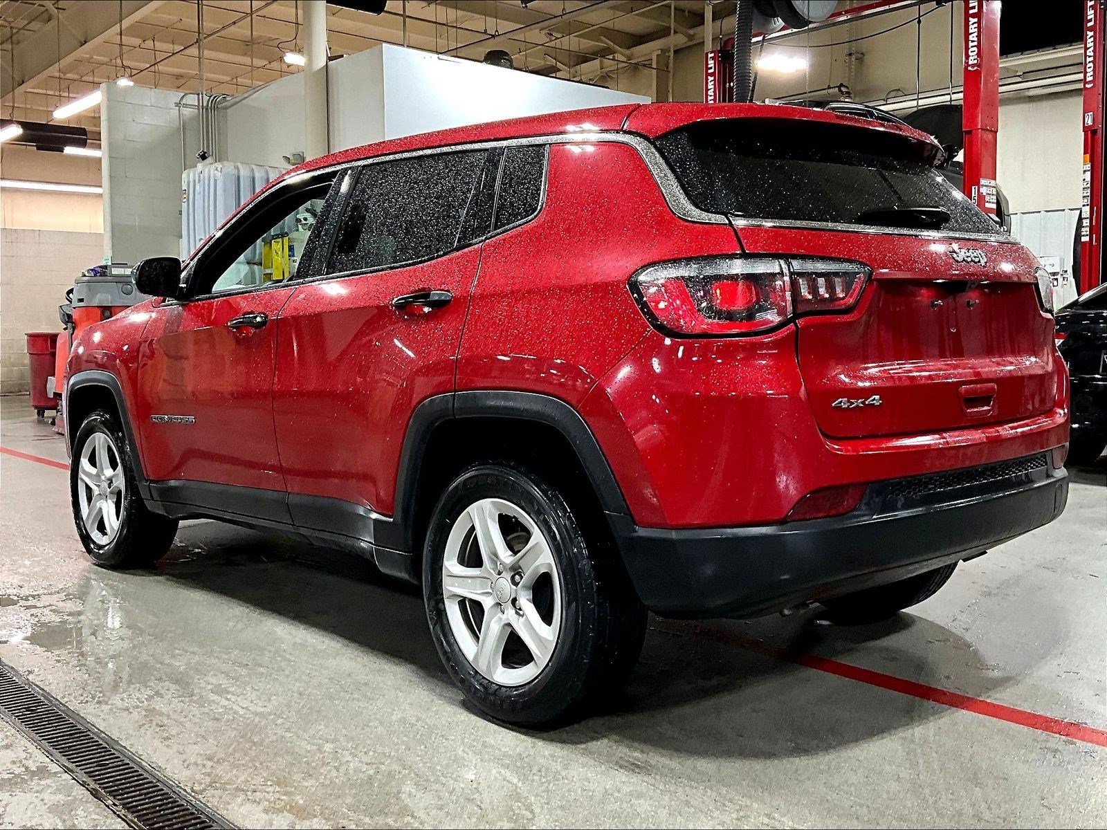 Used 2023 Jeep Compass Sport AWD/4WD image 4