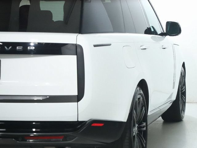 Used 2025 Land Rover Range Rover SE AWD/4WD image 8