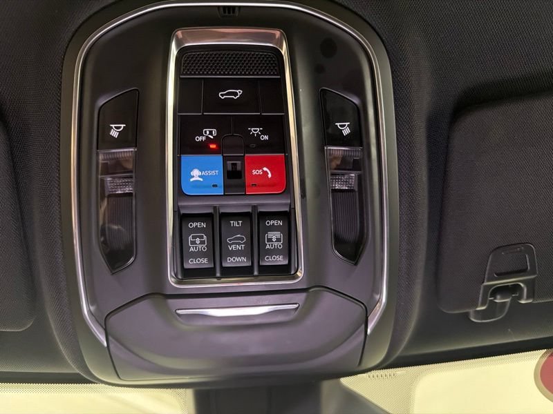 Used 2024 Jeep Grand Cherokee L Limited AWD/4WD image 34