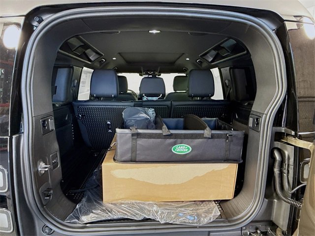 New 2026 Land Rover Defender 110 X-Dynamic SE image 28