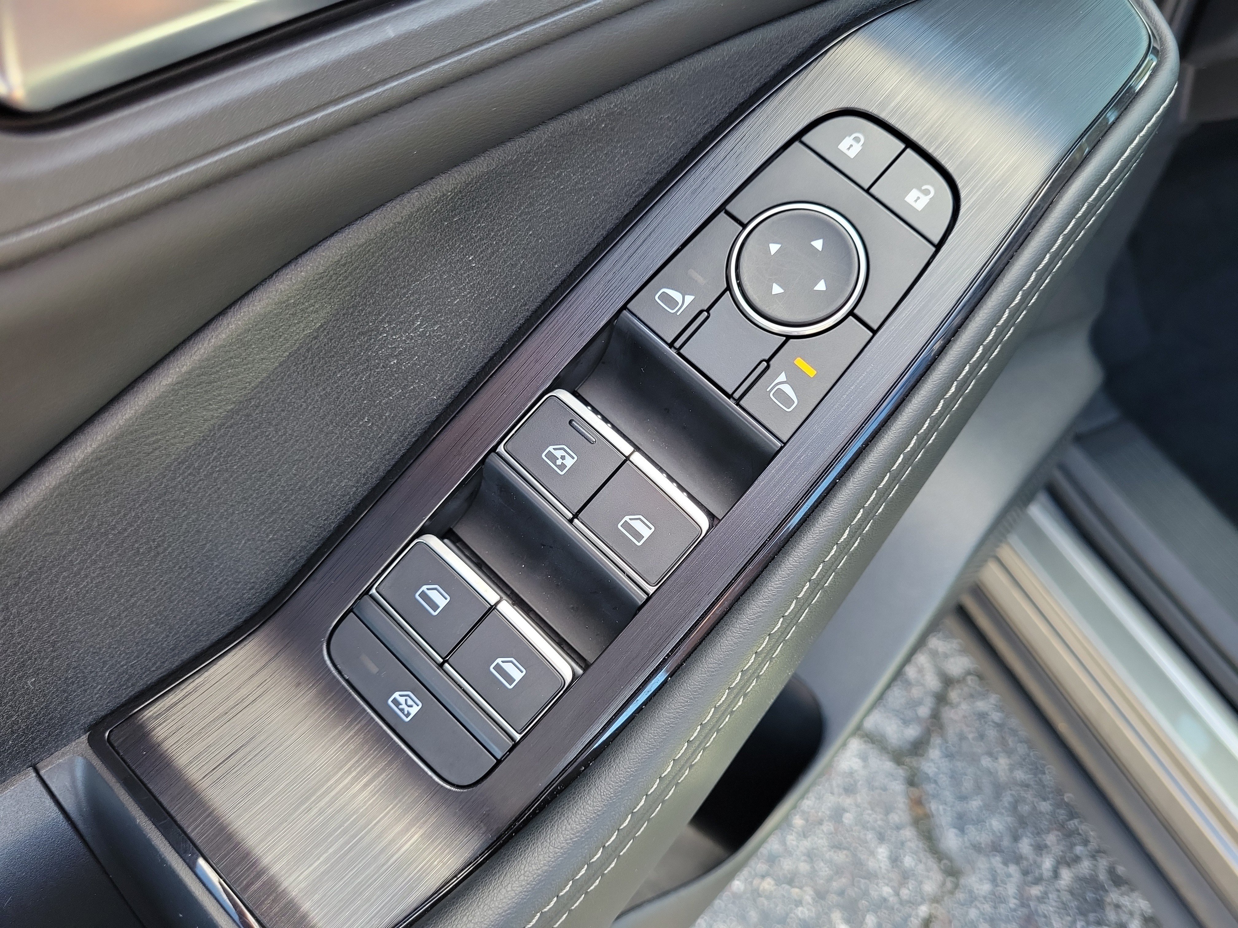 Certified 2025 Nissan Rogue SL FWD image 11