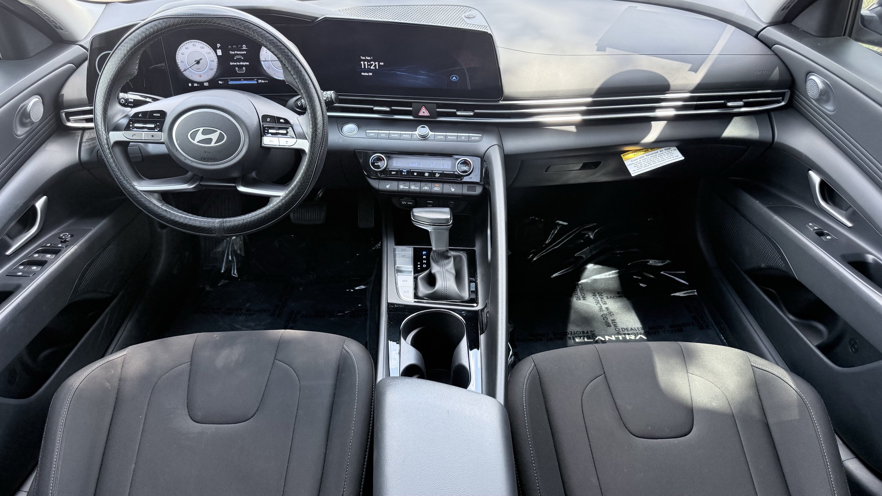 Used 2025 Hyundai Elantra SEL FWD image 41