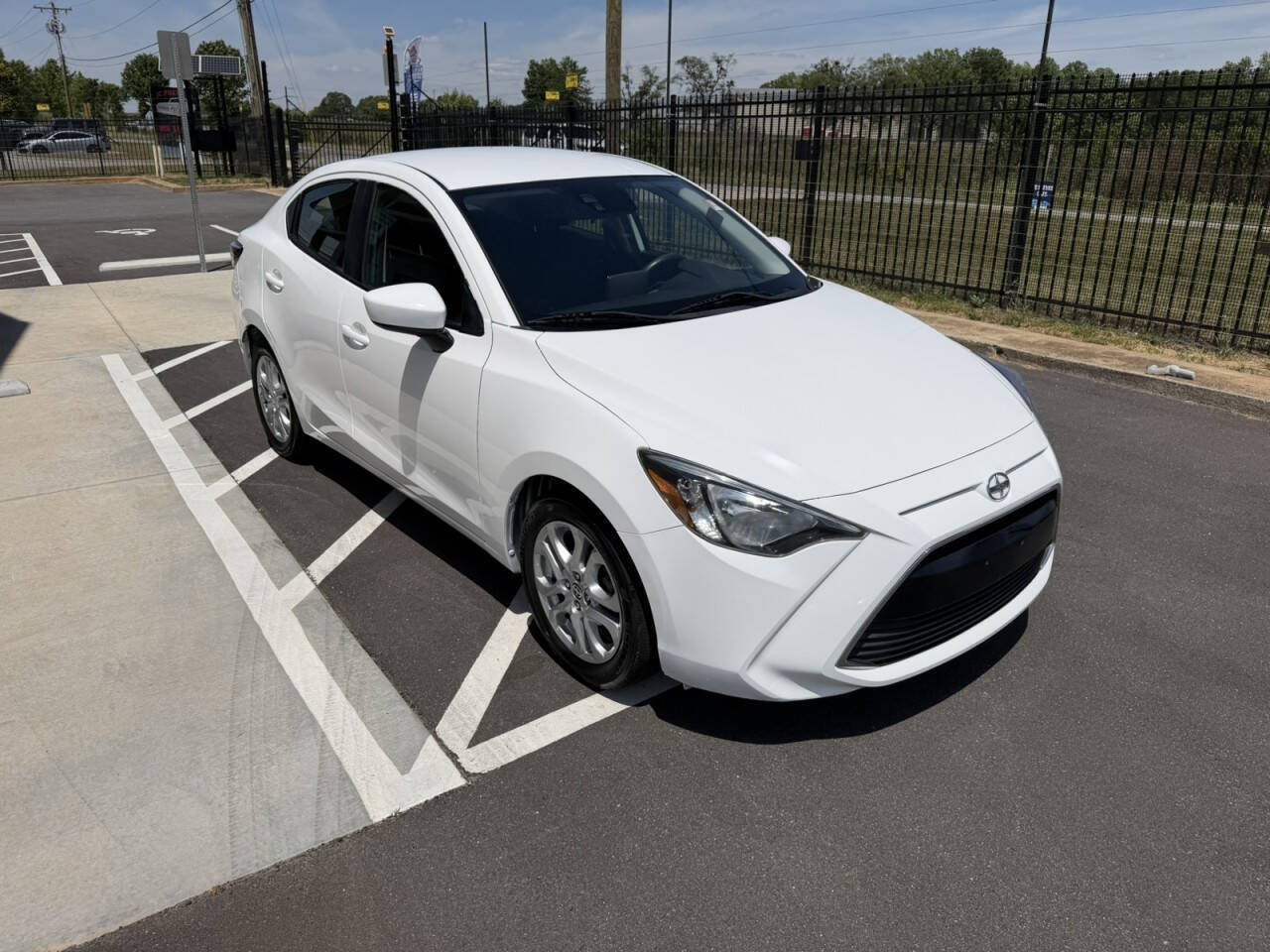 Used 2016 Scion iA FWD image 8
