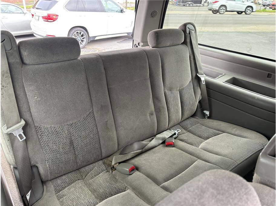 Used 2006 Chevrolet Suburban LS w/ Smart Select Package image 12