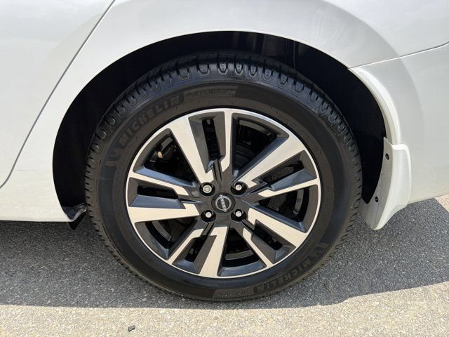 Used 2025 Nissan Versa SV w/ Trunk Package FWD image 19
