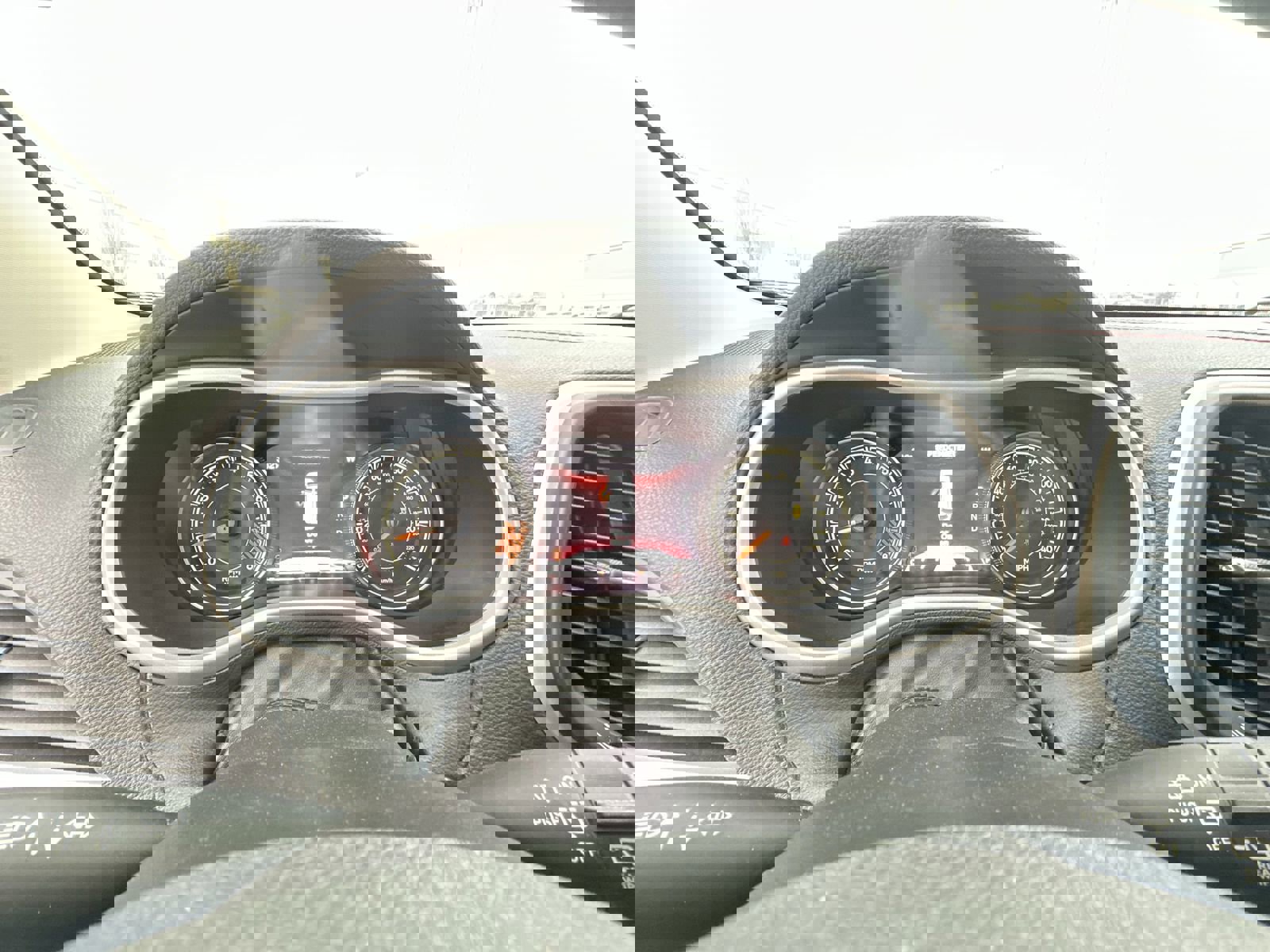 Used 2015 Jeep Cherokee Trailhawk w/ Comfort/Convenience Group AWD/4WD image 12