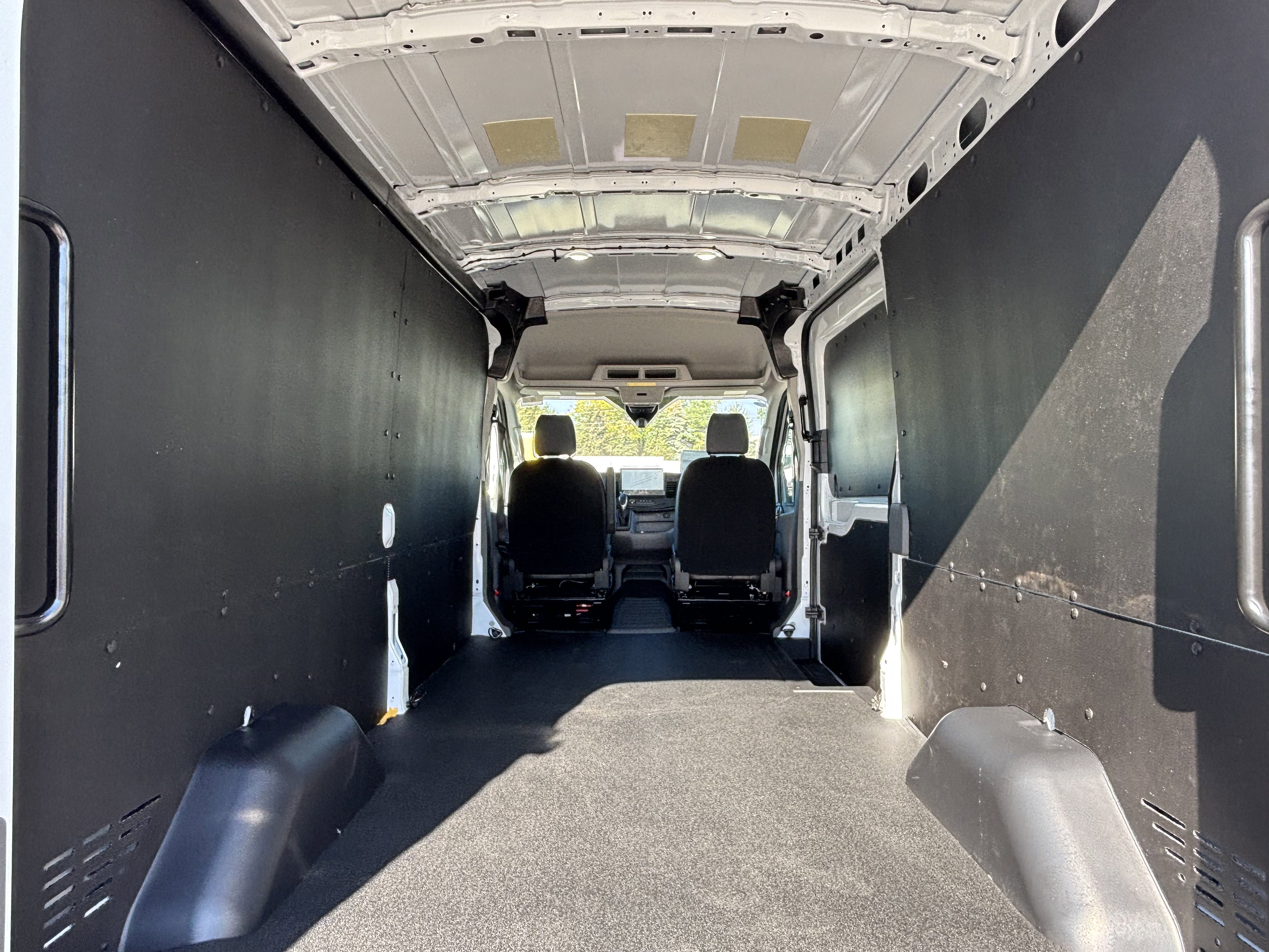 New 2025 Ford Transit 250 148 Medium Roof image 12