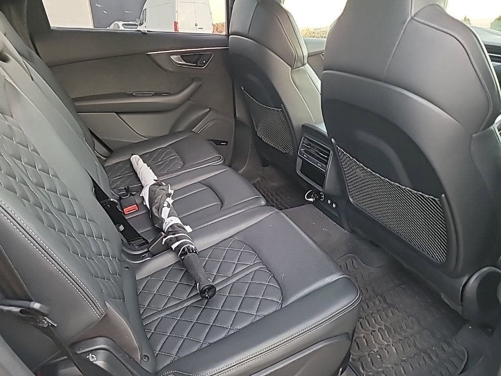 Used 2020 Audi SQ7 Prestige w/ Prestige Package image 12