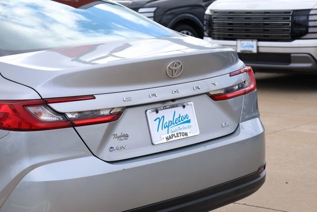 Used 2025 Toyota Camry LE image 7