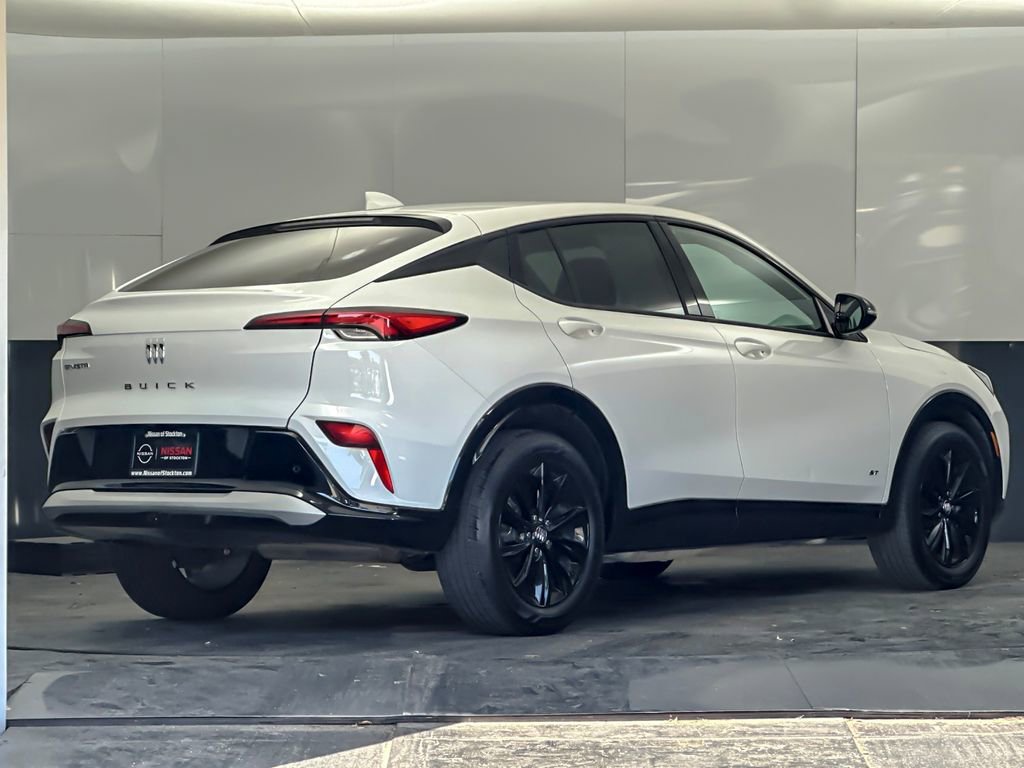 Used 2025 Buick Envista Sport Touring FWD image 3