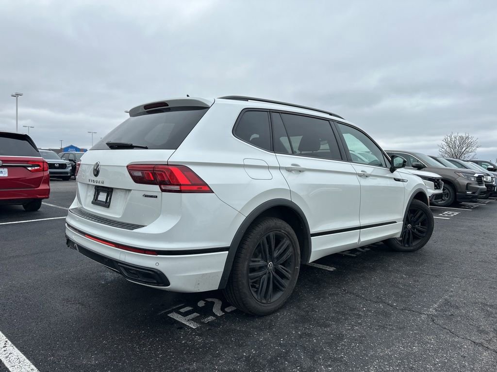 Used 2022 Volkswagen Tiguan SE R-Line image 14
