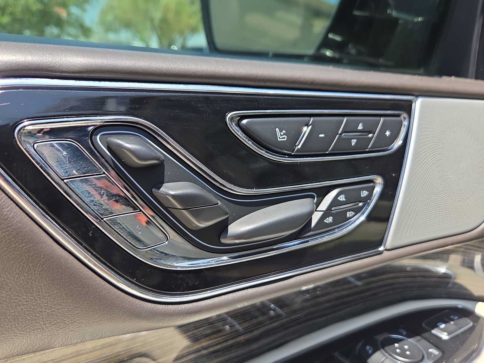 Used 2020 Lincoln Navigator L Black Label w/ Cargo Convenience Package AWD/4WD image 18
