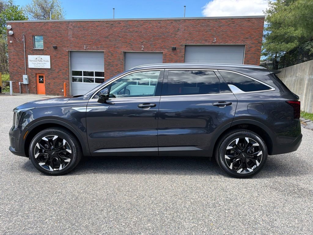 Certified 2025 Kia Sorento EX w/ Panoramic Sunroof Package AWD/4WD image 2