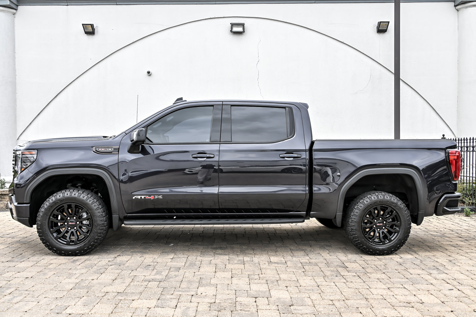 Used 2022 GMC Sierra 1500 AT4X AWD/4WD image 4