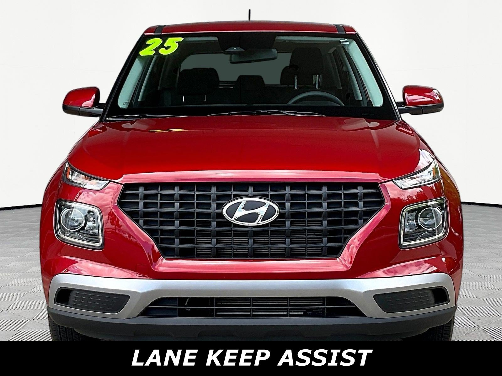 Used 2025 Hyundai Venue SE FWD image 2