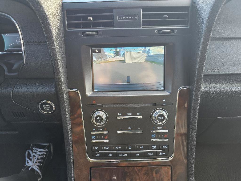 Used 2015 Lincoln Navigator 4WD image 21