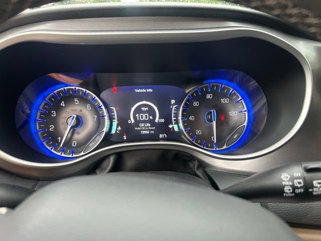Used 2024 Chrysler Pacifica Touring-L FWD image 12