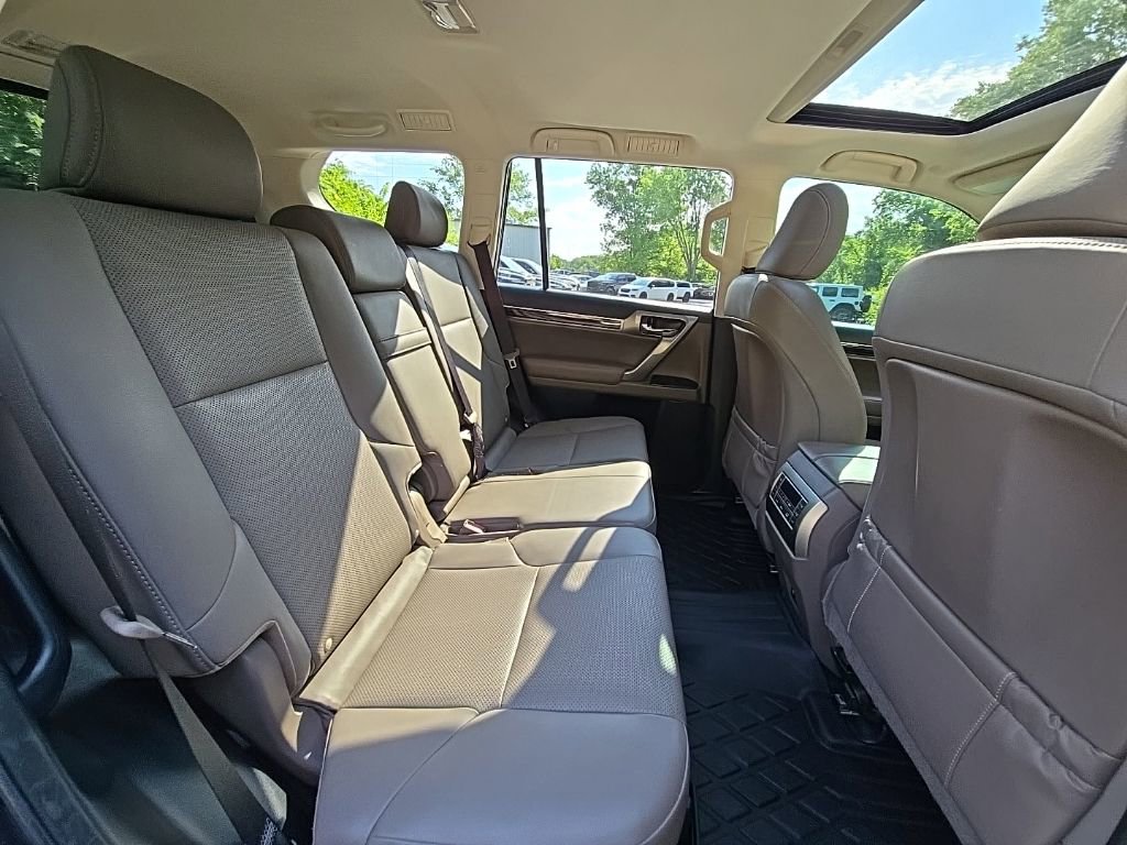 Used 2020 Lexus GX 460 Premium w/ Premium Package AWD/4WD image 17