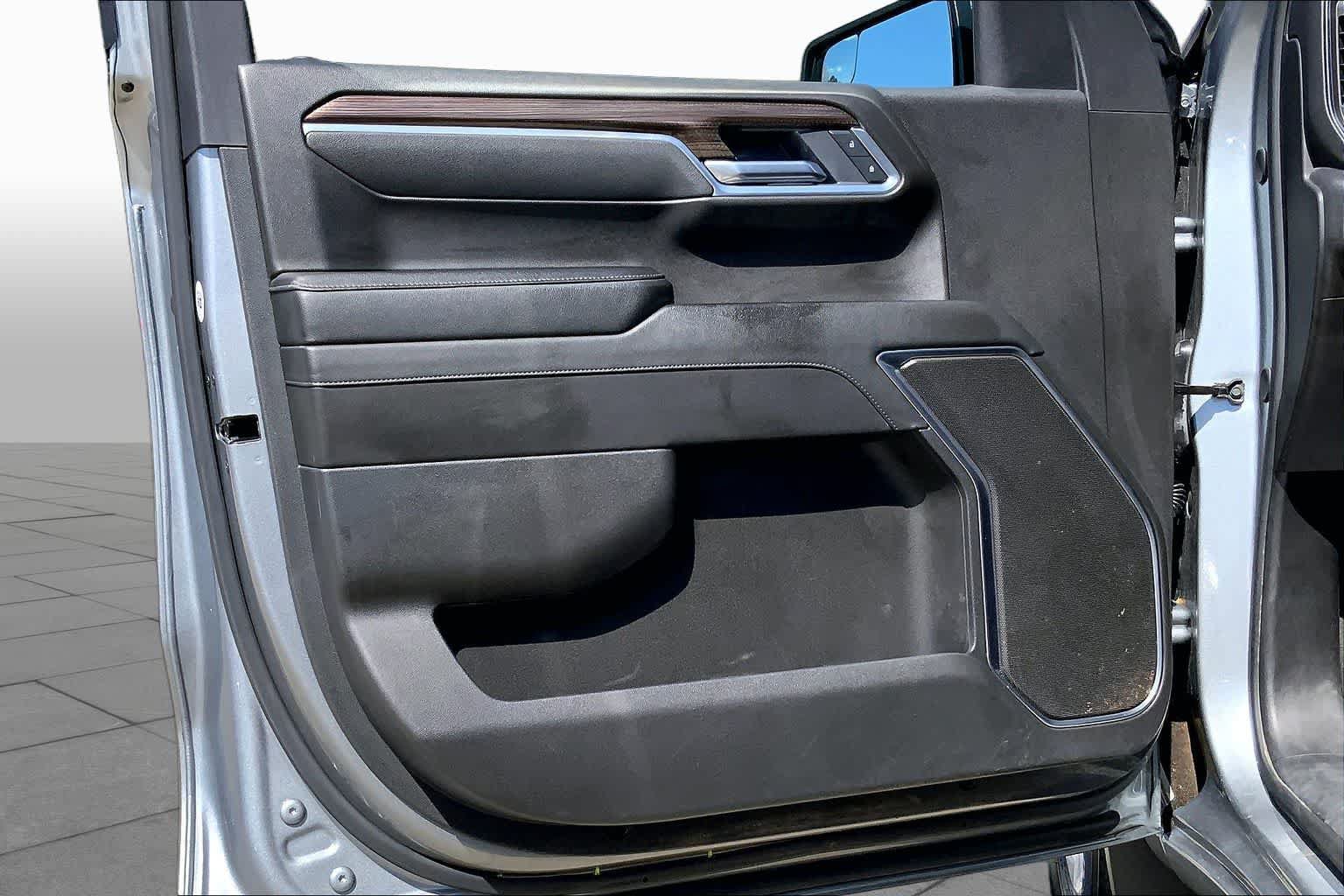 Used 2025 Chevrolet Silverado 1500 LT AWD/4WD image 36