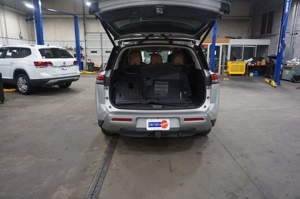 Used 2023 Nissan Pathfinder Platinum AWD/4WD image 17