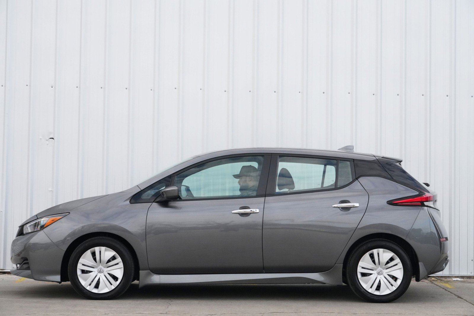 Used 2025 Nissan Leaf S image 7