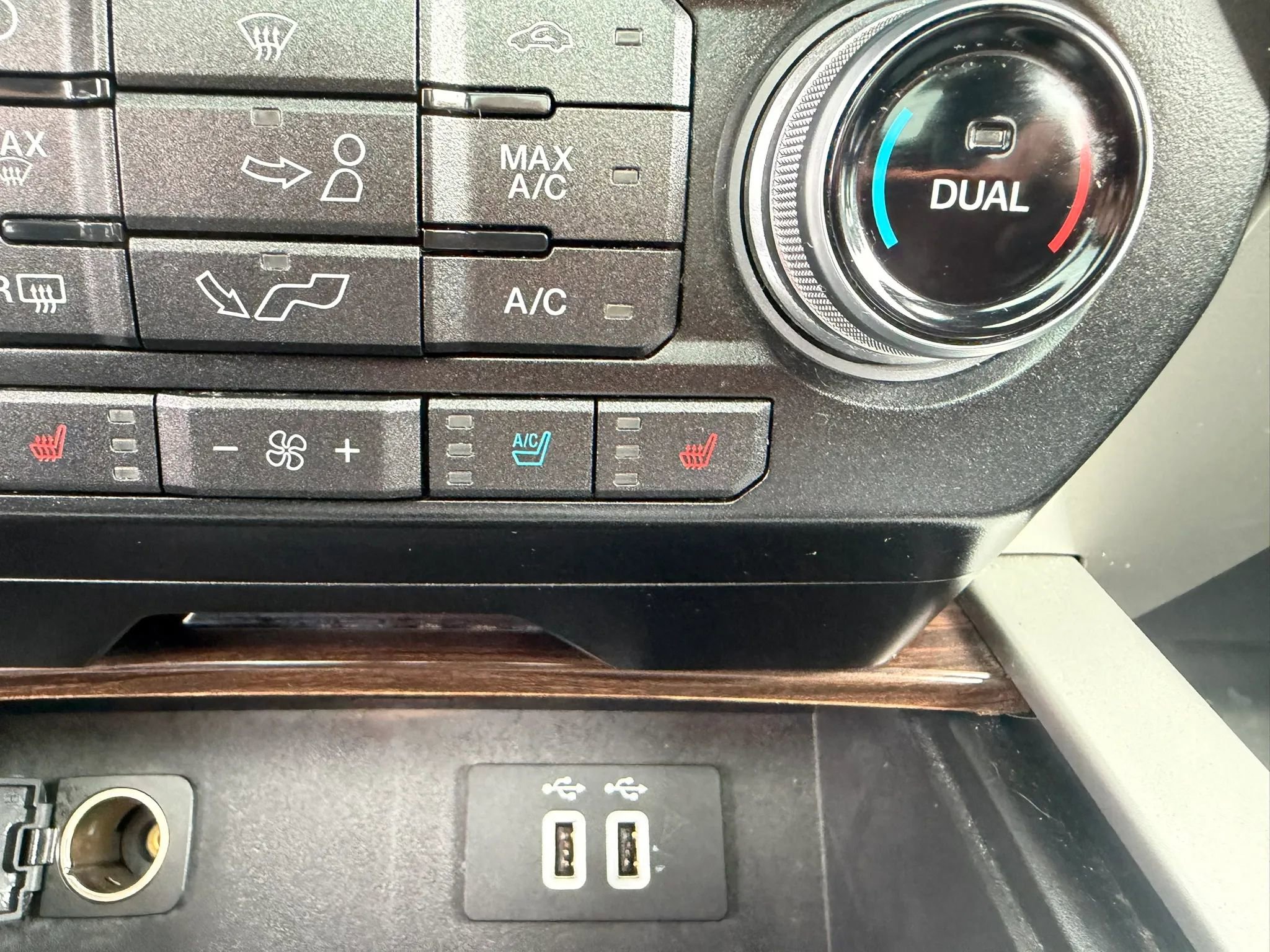 Used 2016 Ford F150 Lariat w/ Equipment Group 502A Luxury AWD/4WD image 23