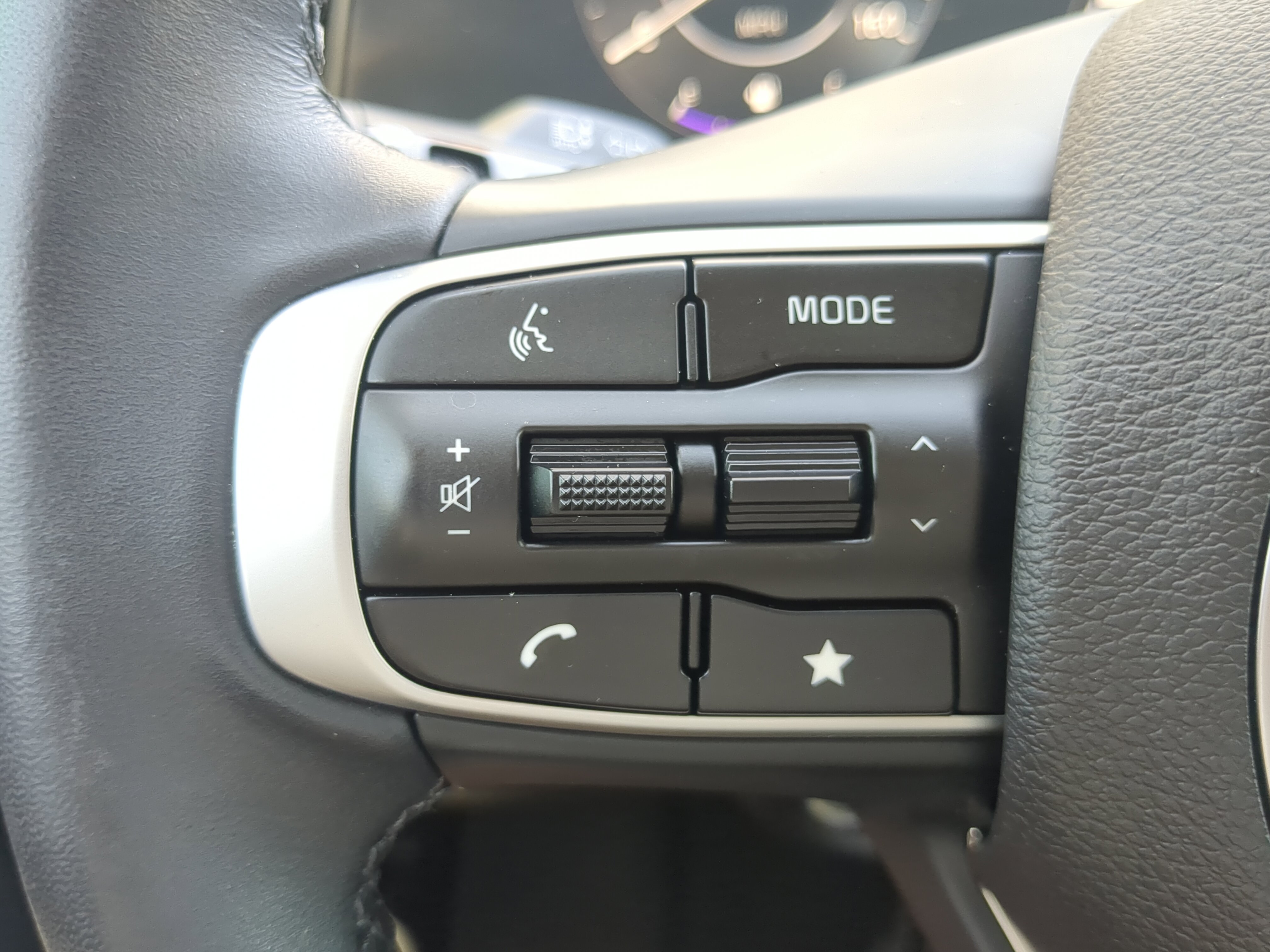 Certified 2025 Kia Sportage SX FWD image 25