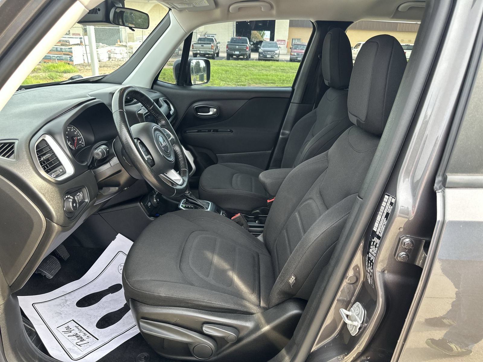 Used 2019 Jeep Renegade Latitude w/ Cold Weather Group AWD/4WD image 20
