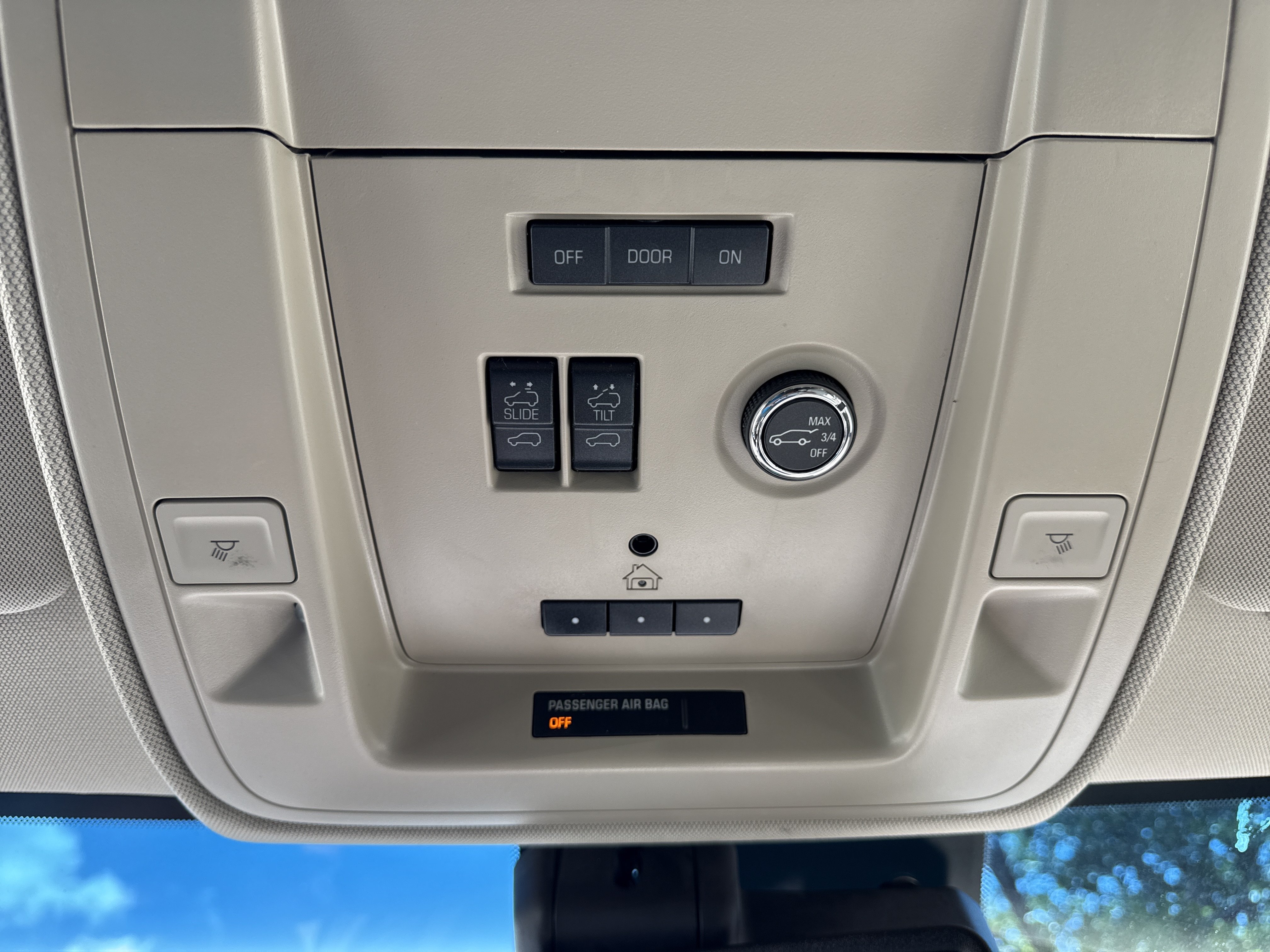 Used 2017 GMC Yukon Denali w/ Open Road Package RWD image 30