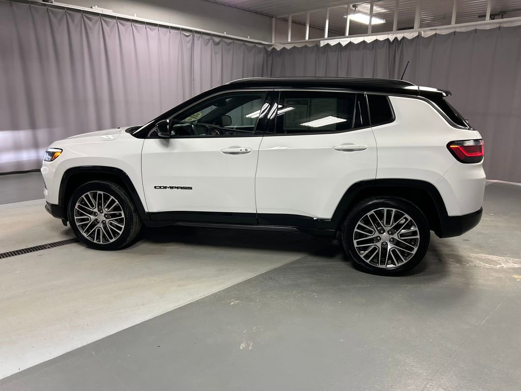 Used 2024 Jeep Compass Limited w/ Elite Group image 4