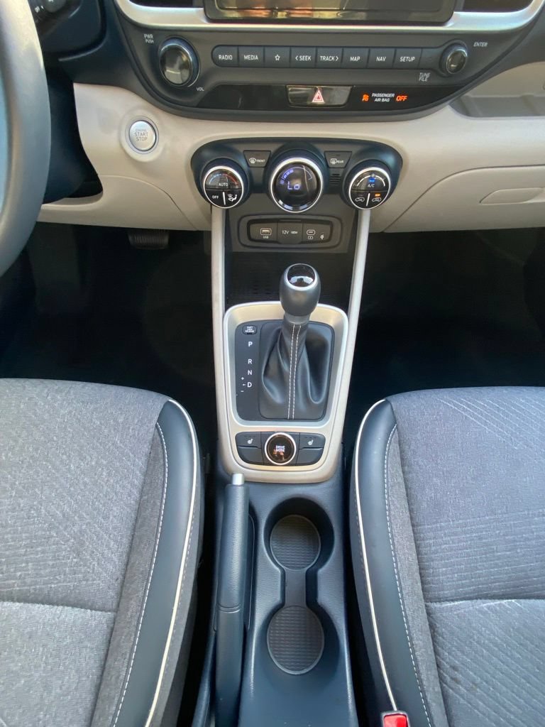 Used 2025 Hyundai Venue Limited FWD image 20