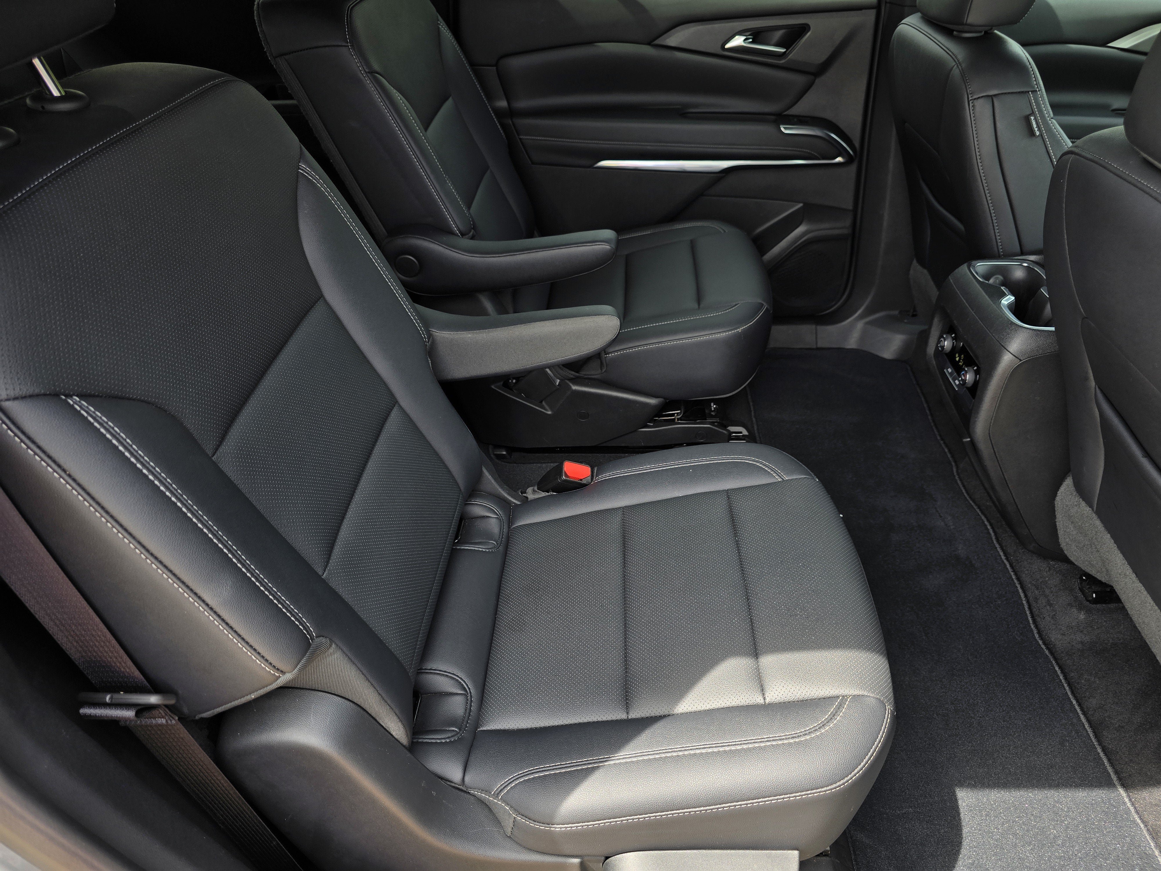 Used 2025 Chevrolet Traverse LT FWD image 29