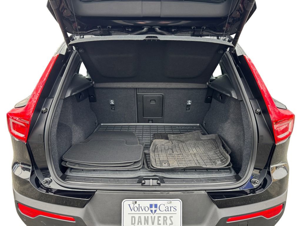 Certified 2025 Volvo XC40 B5 Core image 6