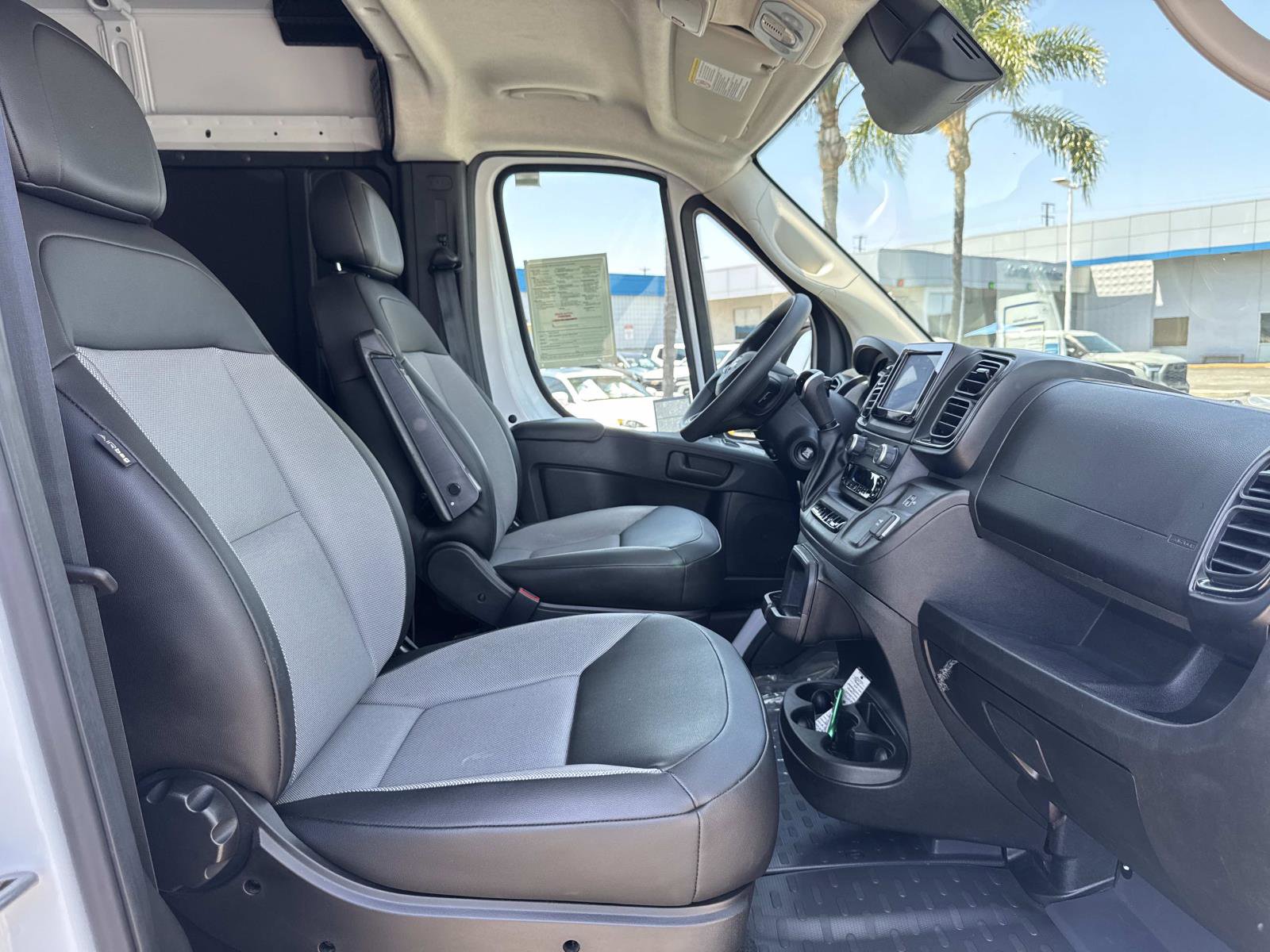 Used 2025 RAM ProMaster 2500 w/ Convenience Group FWD image 30