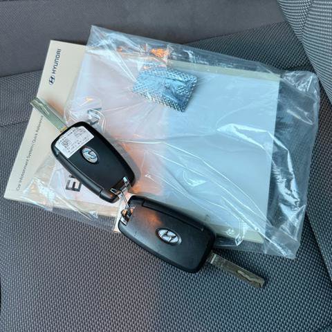 Used 2023 Hyundai Elantra SE w/ Cargo Package image 15