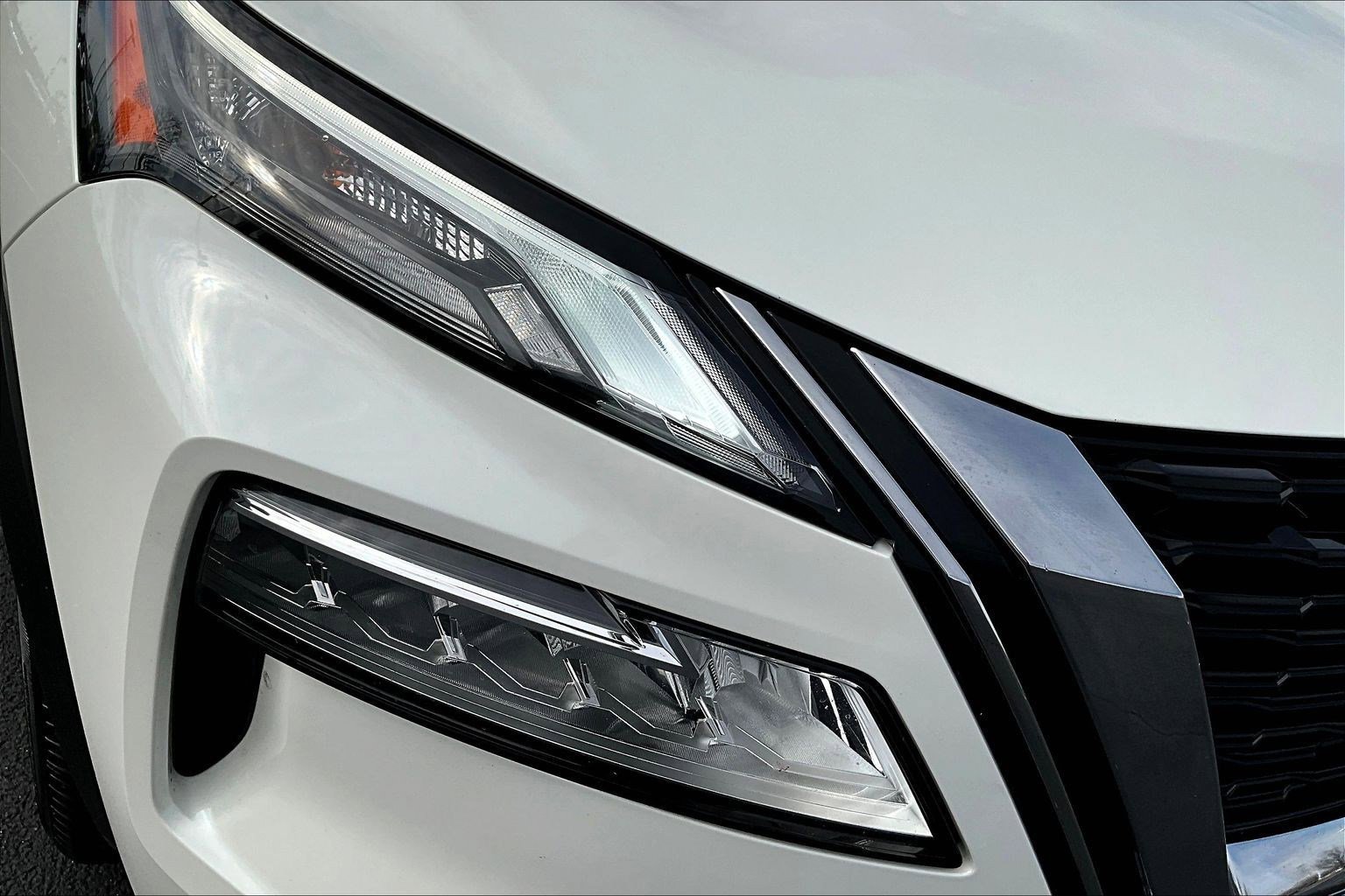 Used 2023 Nissan Rogue SV image 33