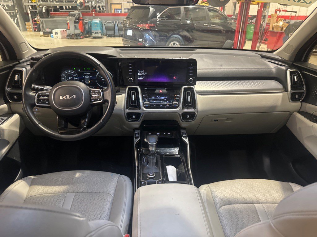 Used 2023 Kia Sorento SX FWD image 42