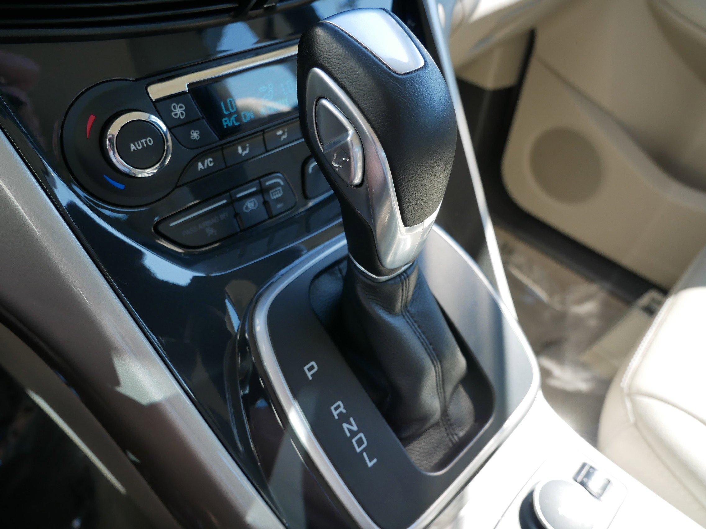 Used 2016 Ford C-MAX Energi SEL w/ Equipment Group 302A image 16