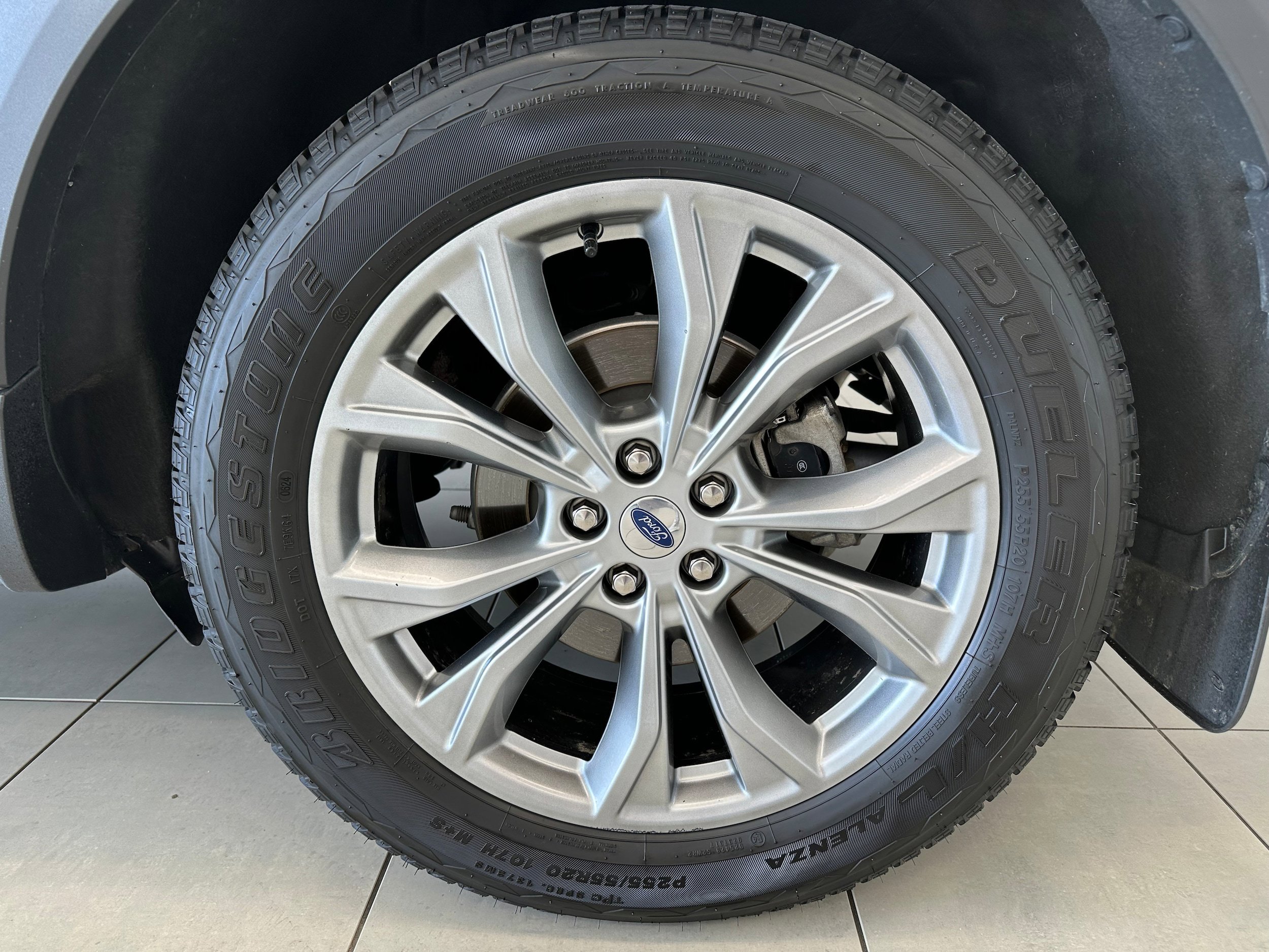 Used 2022 Ford Explorer Limited w/ Equipment Group 301A AWD/4WD image 8