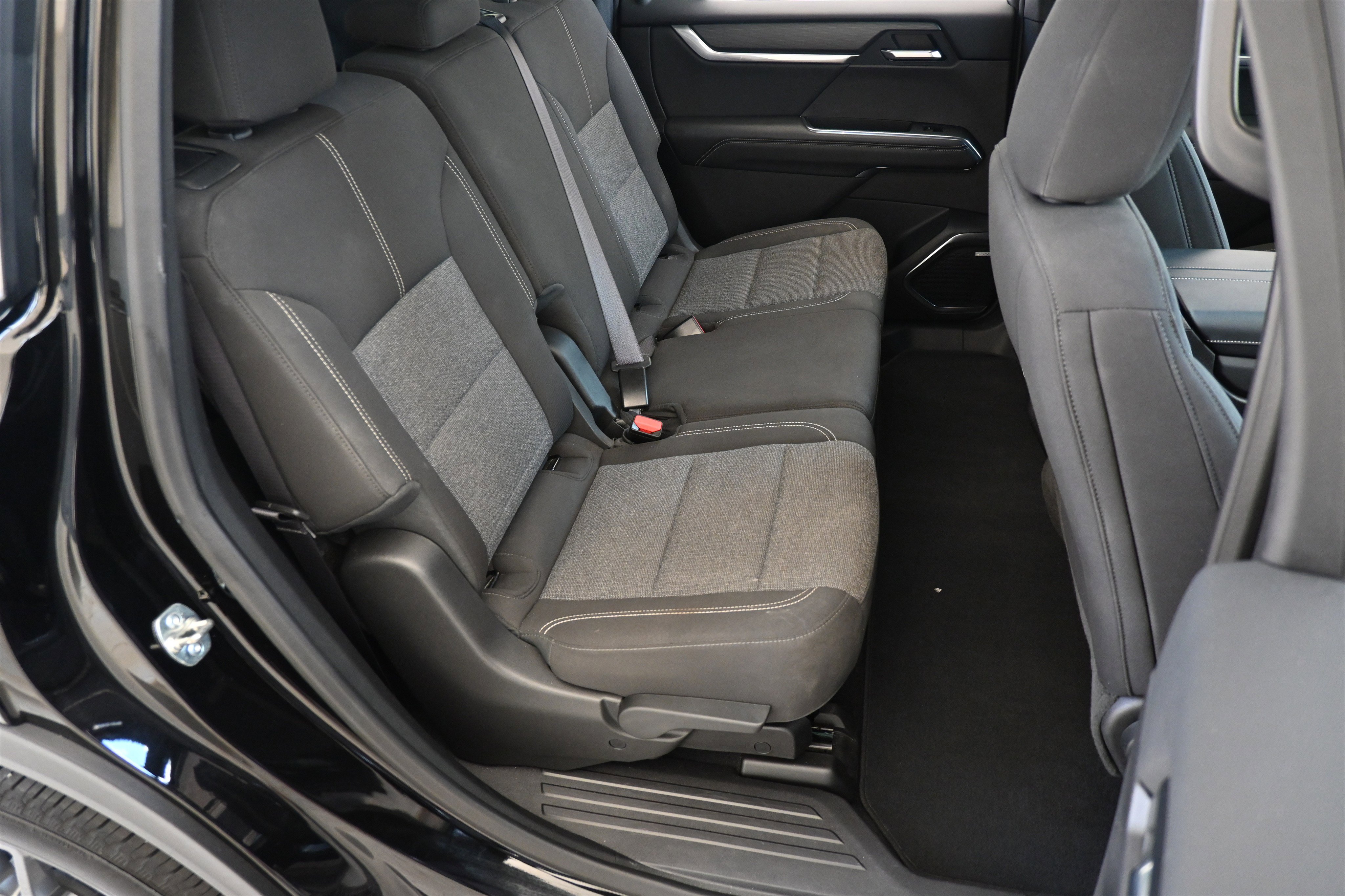 Used 2025 GMC Acadia Elevation image 20